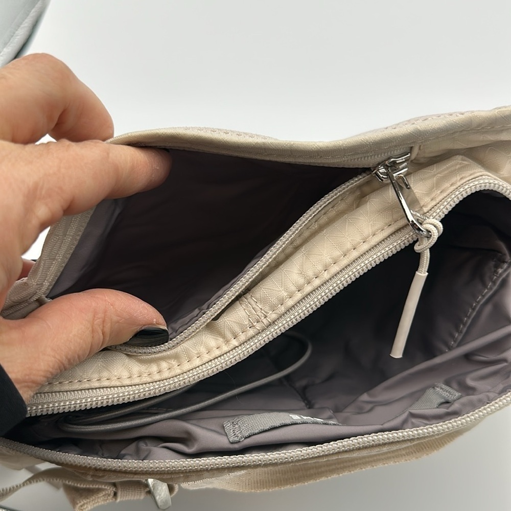 Athleta Abalone Grey Excursion Waist Bag NWOT - Picture 10 of 11